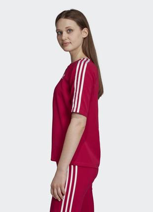 Оригинальная женская футболка adidas originals dv08533 фото