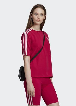 Оригинальная женская футболка adidas originals dv08532 фото