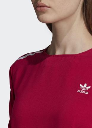 Оригинальная женская футболка adidas originals dv08536 фото