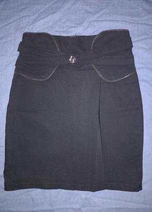 Классическая черная юбка с оригинальным передом6 фото