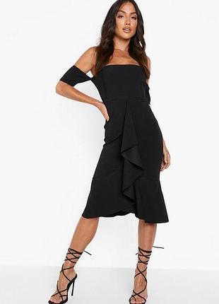 Неймовірна сукня міді з рюшами по фігурі на плечі/плаття