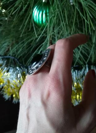 Массивное кольцо с черным камнем1 фото