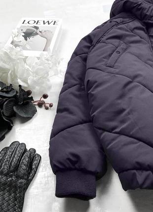 Роскошная зимняя теплющая куртка-дутик чернильного цвета с капюшоном и карманами3 фото