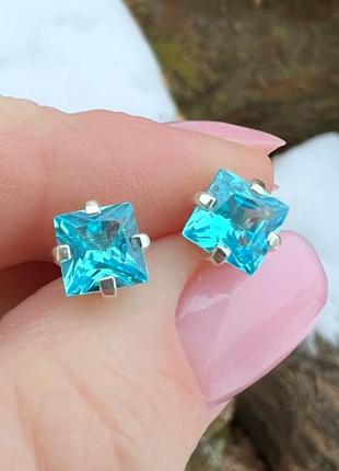 Срібні сережки з квадратним блакитним каменем, квадратні блакитні сережки пусети срібло1 фото