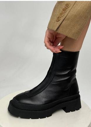 Зимние женские кожаные ботинки с мехом овчина натуральная кожа черные сапоги с молнией спереди зима в стиле the row zipped сапожки теплые10 фото