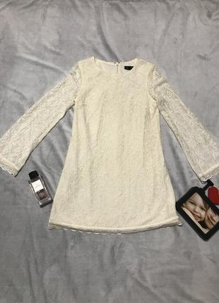 Коротенькое ажурное платьице