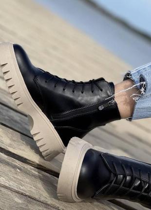 Зимние женские кожаные ботинки с мехом натуральная кожа черные бежевая подошва теплые и удобные топ качество