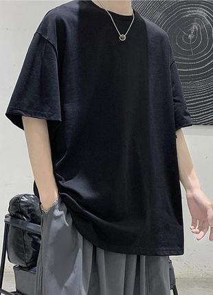 Базова футболка чорного кольору oversize у японському стилі харадзюку