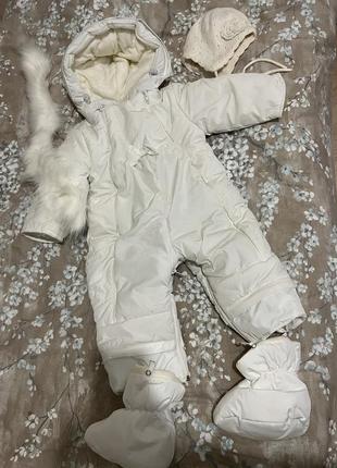 Новой дитячий комбінезон. білого кольору з утеплювачем 80 см всередині