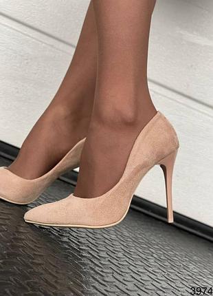 Туфлі на шпильці