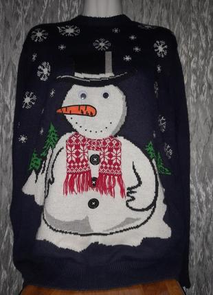 Новогодний свитер с принтом снеговика. peacocks