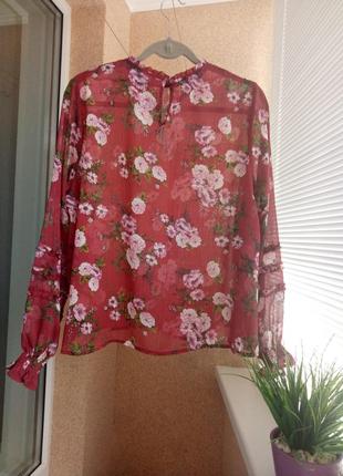 Супер красивая полупрозрачная блуза с очаровательным рукавом в цветочный принт3 фото