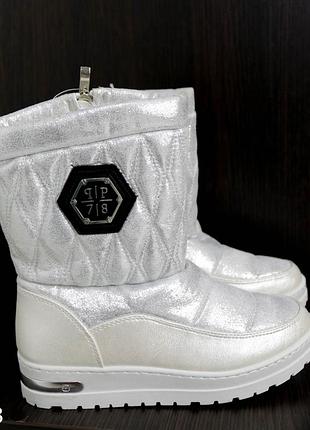 Чоботи зимові,білі