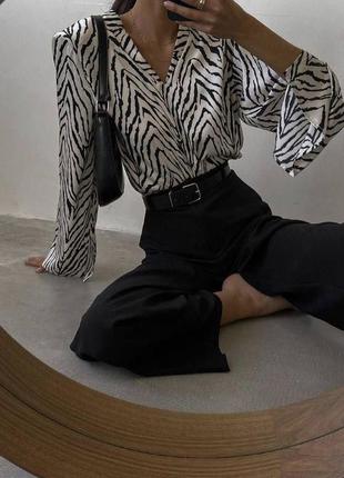 Блуза блузка кофта кофточка с анималистичным принтом зебра белая черная с длинными широкими рукавами стильная
