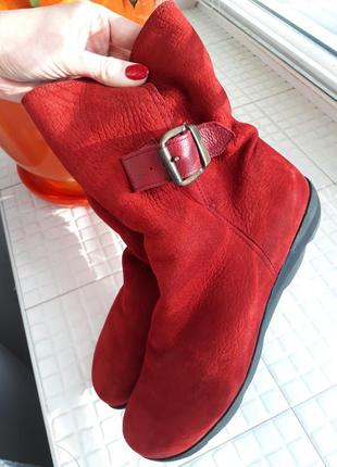 Шикарные кожаные красные сапоги на меху ботинки arche3 фото