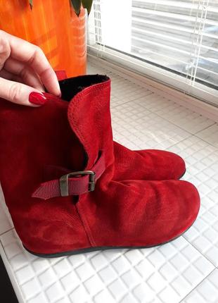 Шикарні шкіряні червоні чоботи на хутрі черевики arche5 фото