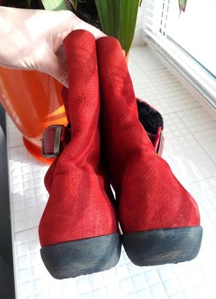Шикарні шкіряні червоні чоботи на хутрі черевики arche8 фото
