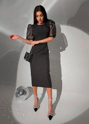 Платье миди силуэтное вечернее стильное чёрное футляр карандаш по фигуре с объемным прозрачными короткими рукавами фонариками9 фото
