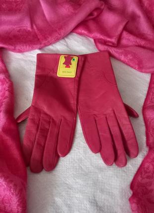 Женские перчатки розово-малиновые из кожи
