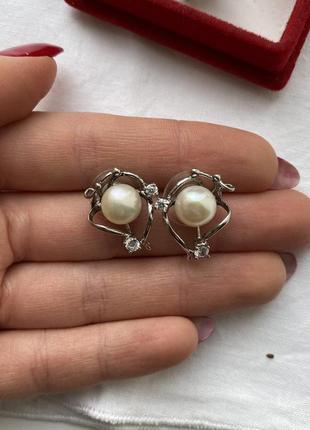 Серебряный набор: кольцо и серьги.