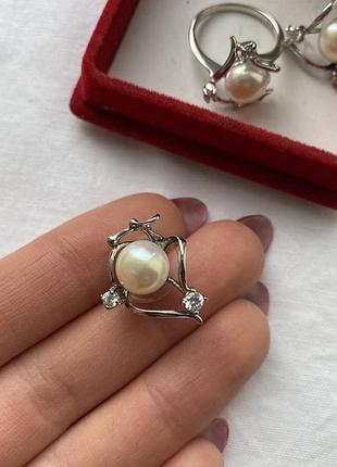 Серебряный набор: кольцо и серьги.