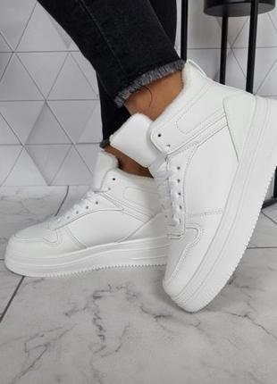 Кросівки зимові білі
