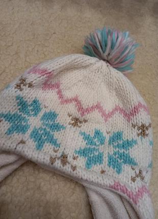 Тепла зимова дитяча шапка світла з балабоном в'язана на флісі теплая зимняя светлая на флисе3 фото