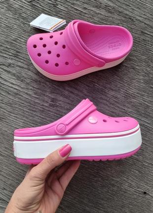 Яркие сабо на платформе crocs w5-22