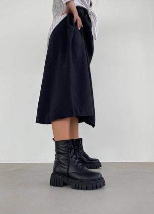 Стильные базовые ботинки на шнурке