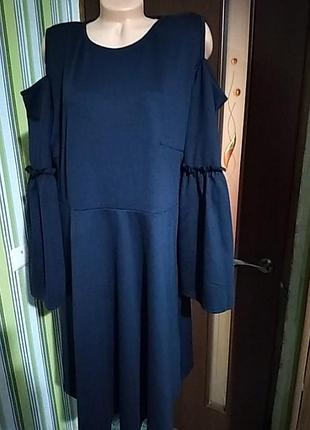 Платье с открытыми плечиками