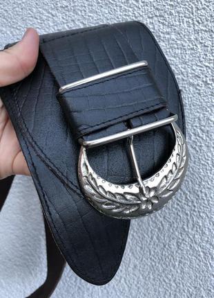 Шкіряний чорний широкий пояс-корсет з великою пряжкою