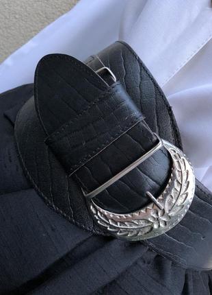 Шкіряний чорний широкий пояс-корсет з великою пряжкою