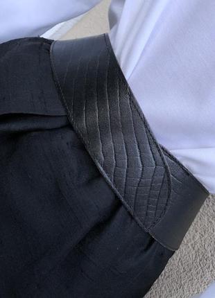 Шкіряний чорний широкий пояс-корсет з великою пряжкою