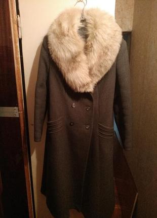 Сіре пальто на хутрі