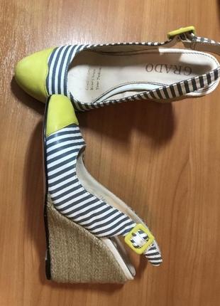 Стильные босоножки