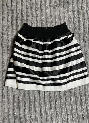 Базовая юбка стильная в черно белую полоску