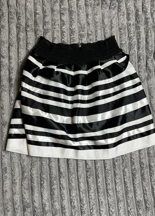 Базовая юбка стильная в черно белую полоску3 фото