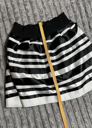 Базовая юбка стильная в черно белую полоску5 фото
