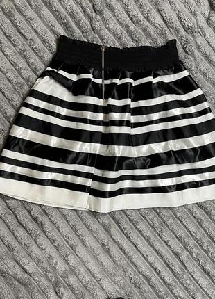 Базовая юбка стильная в черно белую полоску8 фото