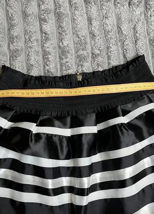 Базовая юбка стильная в черно белую полоску4 фото