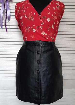 Шикарная  кожаная мини юбка на пуговичках оригинал tommy hilfiger