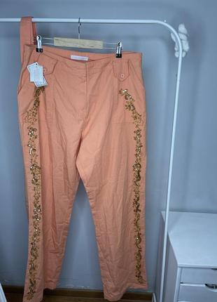Персиковые брюки расшитые бисером1 фото