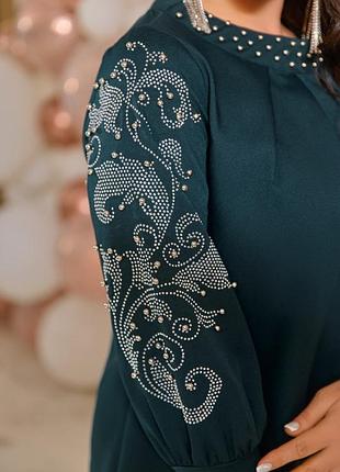 Нарядное платье со стразами