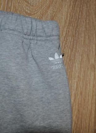 Серые спортивные штаны с начесом adidas5 фото