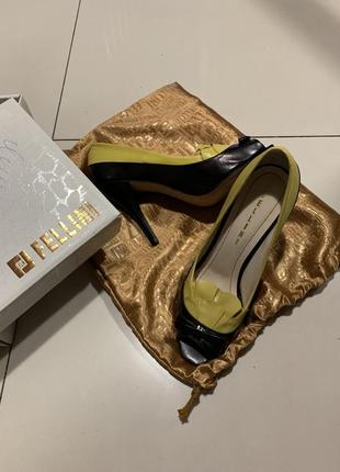 Кожаные классические туфли босоножки fellini