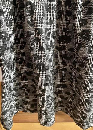 Плотное леопардовое платье на 5-6 лет3 фото