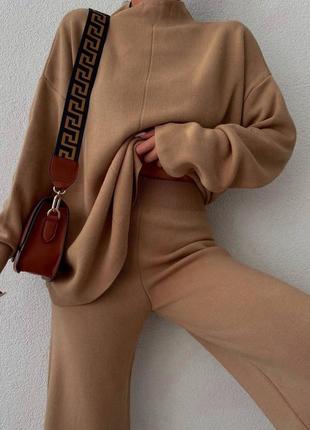 Бежевый вязаный костюм оверсайз свитер и широкие штаны брюки палаццо3 фото