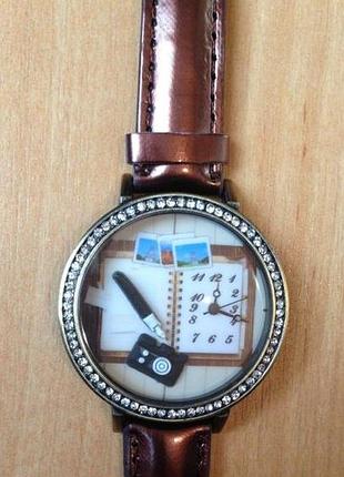 Часы женские наручные со стразами в корейском стиле.