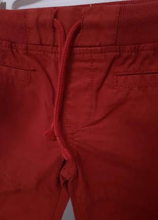 Стильні червоні штани на манжетах