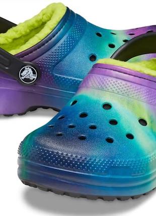 Crocs утепленные детские сиренево-зеленые тай-дай с подкладкой kids' classic lined clog кроксы2 фото